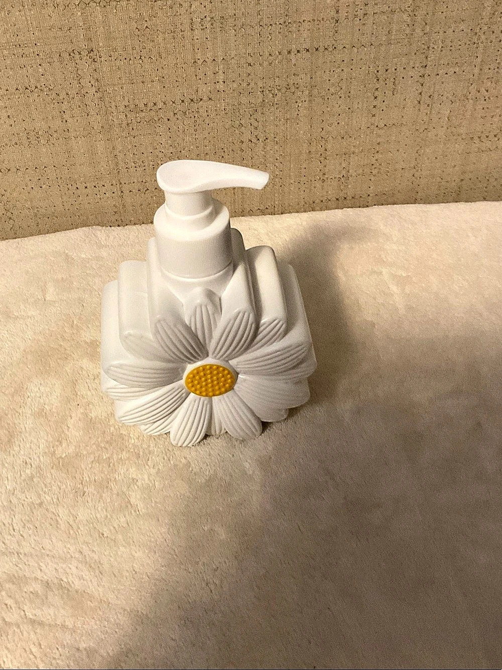 Yellow & White Daisy Shaped Soap Dispenser